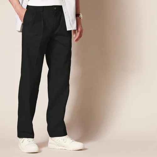Vista 3 de Tienda Essentials - Pantalón chino para hombre con pinzas, ajuste clásico y resistente a las arrugas (Disponible en tallas grandes y altas)