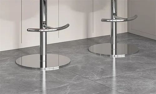 Vista 7 de Juego de 2 taburetes giratorios para mostrador de desayuno, taburete ergonómico con respaldo de barra, altura ajustable, cuero de napa cromado