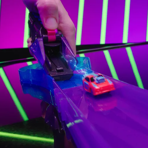Vista 7 de Hyper Burst Jump Strike Playset Race and Battle! Customizable Race Track & Micro Scale Cars Over 600+ MPH Scale Speed!