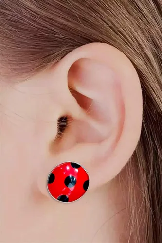 Vista 5 de Aretes de mariquita con clip, sin perforación, diseño de mariquita, joyería con brazalete de oreja plateado, dije rojo con punto negro para niña