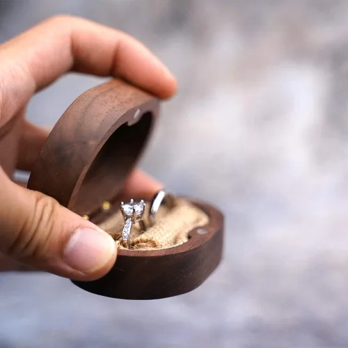 Vista 3 de molchagar Caja de anillos para ceremonia de boda, caja de anillo de 2 ranuras, con texto en inglés "It Was Always You Commitment of Love", soporte