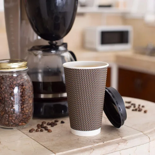 Vista 4 de Promora Tazas de café desechables marrones con tapas de 16 onzas, tazas de papel onduladas de papel aislado premium para café caliente