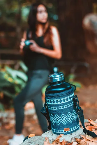 Vista 3 de Soporte para botella de agua con correa Funda para botella para caminar, mochileros Bolsa de transporte para botella de agua y hierro