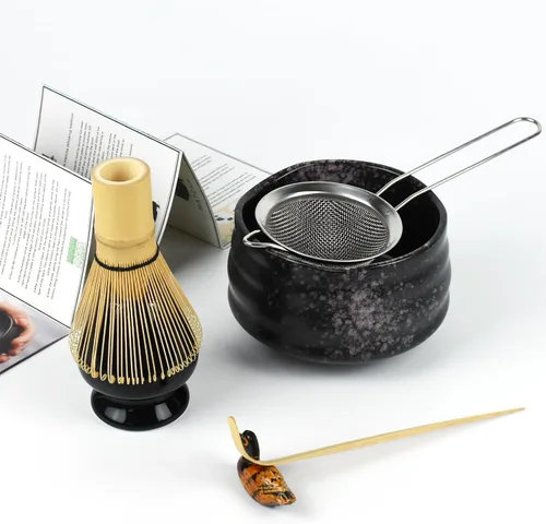 Vista 3 de Artcome Kit de ceremonia de matcha para ceremonia de té japonesa, cuenco tradicional de matcha, batidor, cuchara de té, colador de polvo matcha Negro