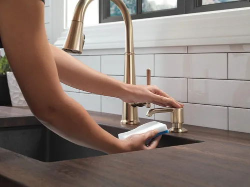 Vista 4 de Delta RP101188CZPR Dispensador de jabón Emmeline, Lumicoat Champagne Bronze