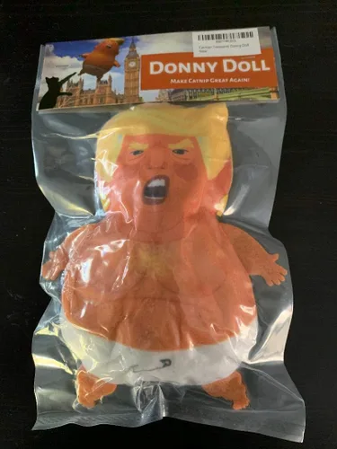 Vista 4 de Donny Doll - Muñeca de peluche Baby Donald Trump Blimp - Juguete Trump con hierba gatera, Baby Trump. Juguete novedoso, protesta de globos, juguete