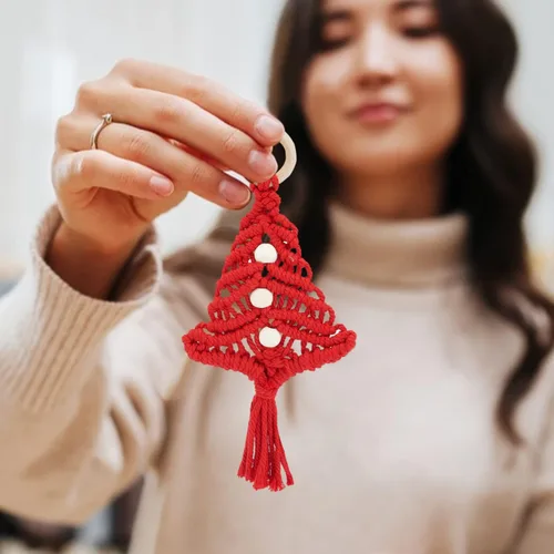 Vista 5 de FREEBLOSS Kit de Macramé DIY de Árbol de Navidad de 3 Piezas para Principiantes, Adornos Colgantes de Árbol de Navidad para Decoración de Pared