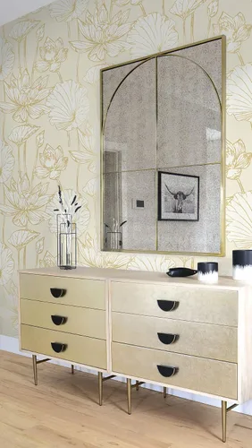 Vista 3 de NextWall - Papel tapiz para pared, diseño de loto floral (Oro metálico y crema)