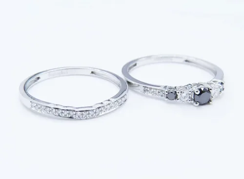 Vista 4 de Dazzlingrock Collection Juego de anillos de compromiso de oro blanco y negro de 10 quilates con diamantes redondos de 0,45 quilates (quilates)