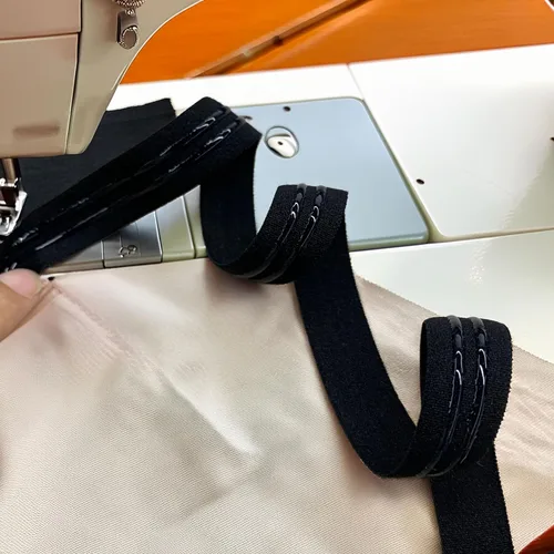 Vista 3 de Cinta elástica de agarre con respaldo de silicona doble de 0.591 in para accesorios de costura de ropa, 5 yardas por rollo (negro)