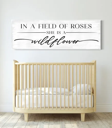 Vista 2 de NATVVA Póster con texto en inglés "In A Field of Roses She Is A Wildflower" para decoración de pared, lienzo, impresiones artísticas, pintura, obra