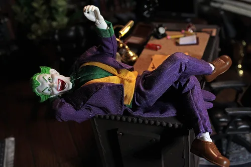 Vista 15 de DC Comics - Figura de acción de The Joker de 8 pulgadas