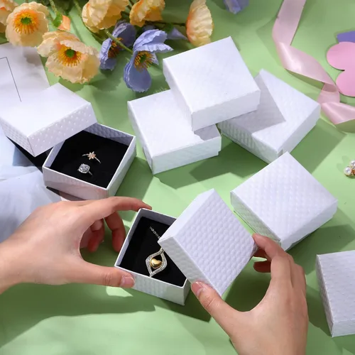 Vista 3 de Sasylvia 24 cajas de regalo de joyería con tapa de 3 x 3 x 1.4 pulgadas, pequeñas cajas de regalo de cartón, cajas de joyería de San Valentín, caja
