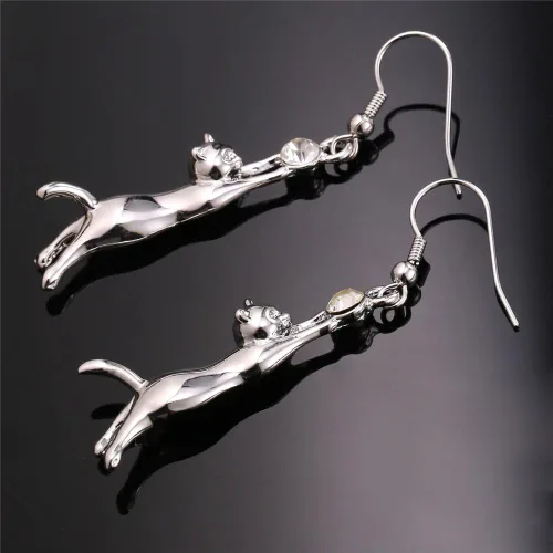 Vista 3 de Aretes U7 bañados en platino, con dije de gato y diamantes de imitación