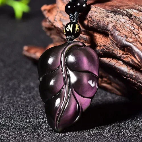 Vista 3 de Collar de yuk yip de hoja de cristal de obsidiana de arcoíris natural con cadena ajustable, Gema, obsidiana