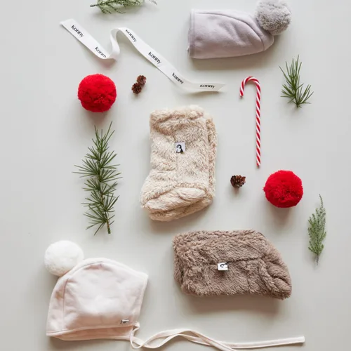 Vista 5 de Konny Botines de invierno de forro polar mullidos y acogedores para bebés (beige), regalos de Año Nuevo, calentadores de pies para bebés recién