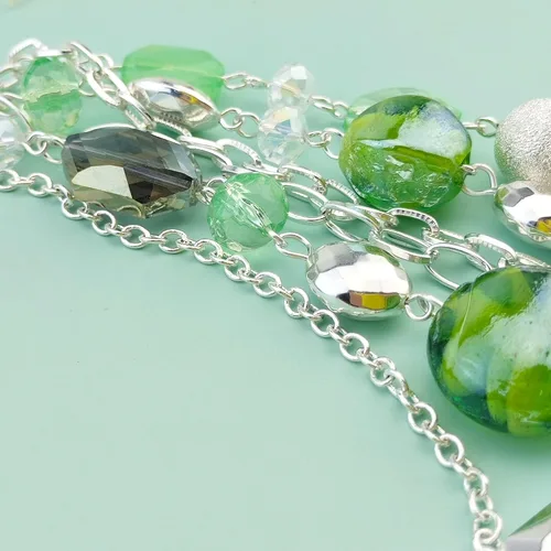 Vista 4 de Bocar Collar de cadena multicapa para mujer con esmalte de color de cristal