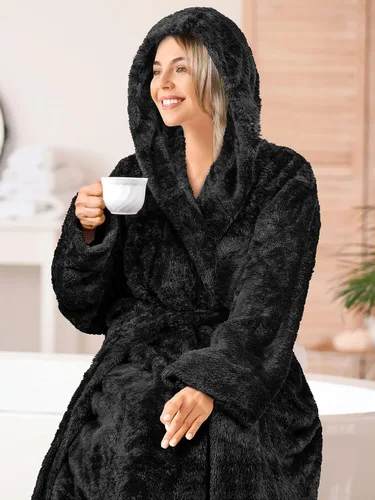 Vista 5 de PAVILIA Bata suave de felpa con capucha para mujer Bata de baño mullida y cálida de forro polar Sherpa 260 GSM Cozy Sherpa Fleece, Super Soft On