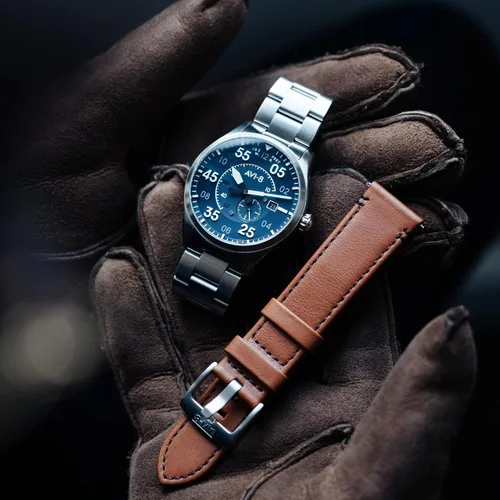 Vista 4 de AVI-8 Reloj piloto automático Spitfire tipo 300 para hombre de 1.654 in con pulsera de acero inoxidable sólido AV-4073