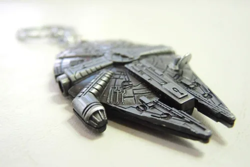Vista 3 de Star Wars Llavero de aleación de nave espacial Millennium Falcon (peltre), plateado