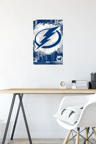 Vista 6 de Trends International NHL Tampa Bay Lightning - Póster de pared con logotipo Maximalist 23, 14.72 x 22.37 pulgadas, paquete de póster y alfiler