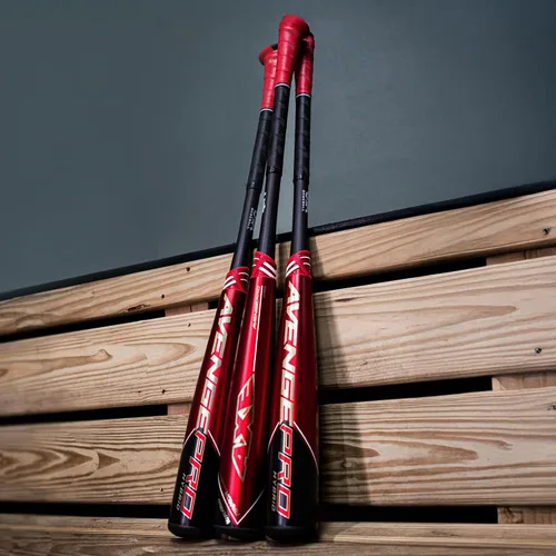 Vista 5 de Axe Bat 2023 Avenge Pro Hybrid (-10, 2-5/8") Bate de béisbol EUA, Híbrido de 3 piezas, Rojo/Negro