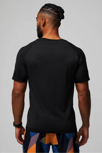 Vista 24 de Fabletics Camiseta The Training Day para hombre, rendimiento, correr, entrenamiento, gimnasio, transpirable, elástica en 4 direcciones