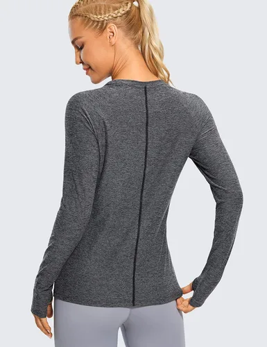 Vista 2 de CRZ YOGA Camisas de entrenamiento de manga larga para mujer, camisetas de yoga atléticas con agujero para el pulgar