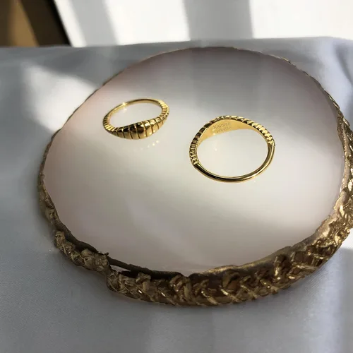 Vista 5 de Kainier Anillos de sello chapados en oro de 14 quilates, apilables, lisos, delgados, ovalados, finos, meñique, para mujeres y niñas, 0.059 in