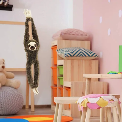 Vista 6 de ArtCreativity Peluche de perezoso colgante marrón, perezoso de peluche de tres dedos de 28 pulgadas con diseño realista, suave y abrazable, bonita