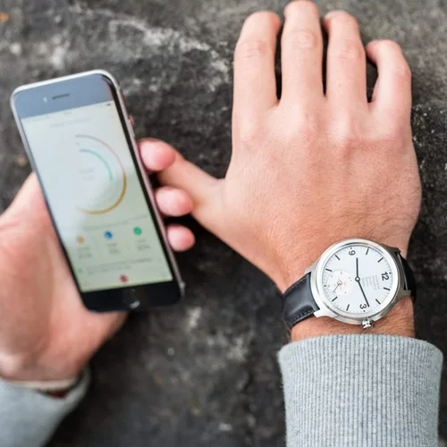 Vista 6 de Mondaine Smartwatch Helvetica No1 Reloj de pulsera para hombre MH1B2S80LB de fabricación suiza correa de piel negra caja de acero inoxidable