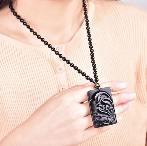 Vista 8 de Collar con colgante de zorro de nueve colas con cadena de cuentas para mujer o mujer