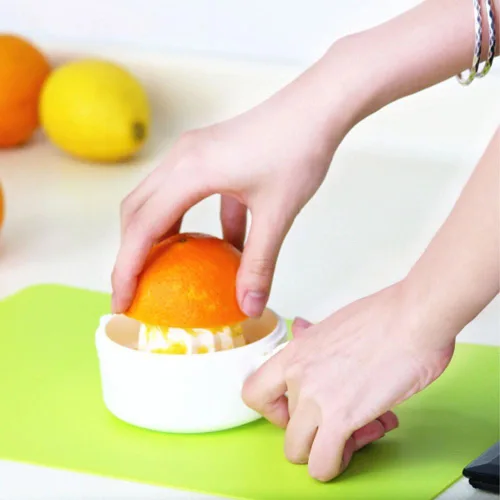 Vista 5 de MXY Exprimidor plástico japonés de las naranjas de la lima del limón del exprimidor de la mano con color blanco del cuenco