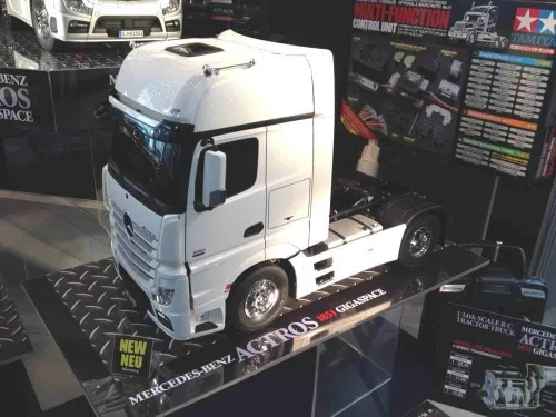 Vista 2 de Tamiya - 56335 - Radio Control - Camión - Mebenz Actros 1851