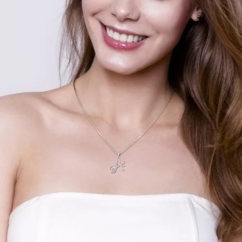 Vista 3 de STARCHENIE Collar con inicial para mujeres y niñas, plata de ley con 26 letras del alfabeto, colgante de flor de rosa, regalos para familiares