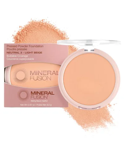 Vista 22 de Mineral Fusion Base de maquillaje en polvo prensado, polvo facial con acabado mate para piel clara con subtonos rosa/rojo, maquillaje natural