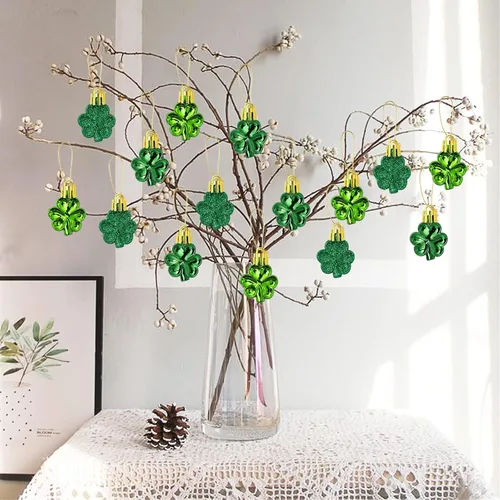 Vista 3 de Juego de adornos de tréboles del día de San Patricio, 48 piezas de trébol de la buena suerte, adornos colgantes decorativos de trébol verde