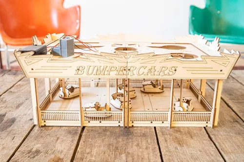 Vista 6 de Coasterdynamix Kit de modelos de madera de autos de parachoques 3D, kit de rompecabezas de construcción motorizado eléctrico para adultos y niños