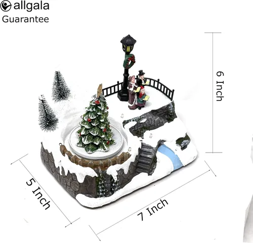 Vista 2 de Allgala Figura coleccionable de casa navideña de poliresina con fuente de alimentación dual USB y batería - Coro familiar y árbol - XH93415
