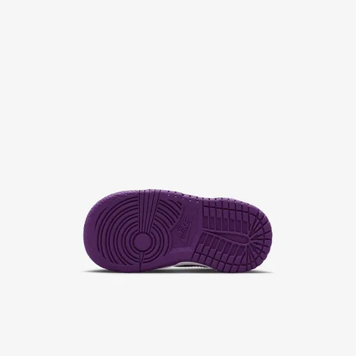 Vista 663 de Nike Kid's Dunk Low Sneaker