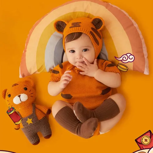 Vista 3 de Gorro de bebé + ropa + calcetines) Traje de gorro de tigre para disfraz de invierno, overol de oreja de animal para 2-6 años, amarillo
