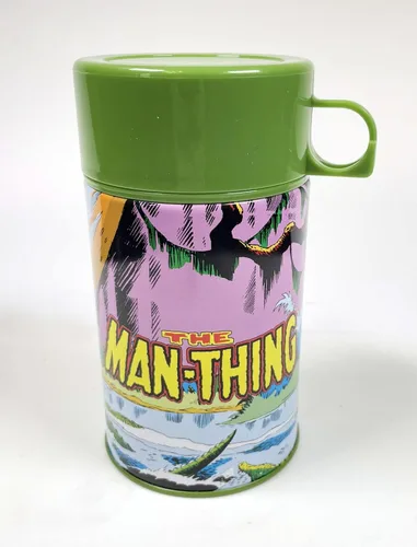 Vista 4 de San Diego presenta la exclusiva lonchera y contenedor de bebidas Marvel Man-Thing 2023