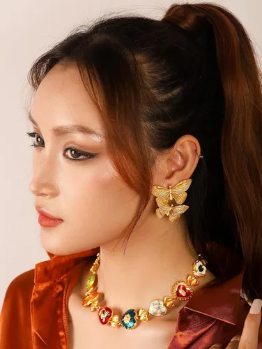 Vista 4 de OJERRY Aretes de corazón de mariposa chapados en oro para mujeres, accesorios de regalo para niñas adolescentes, cosas de moda