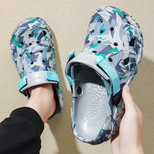 Vista 2 de ihinzry Zuecos de jardín para hombre, sandalias de playa para hombre, pantuflas de exterior con correa ajustable