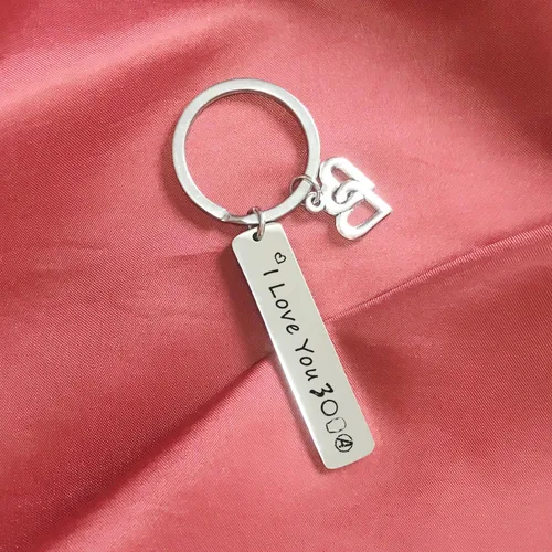 Vista 5 de De&ai Llavero con texto en inglés "I Love You" para fanáticos de la película, regalo para hija, joyería para mamá Llavero con texto en inglés "I