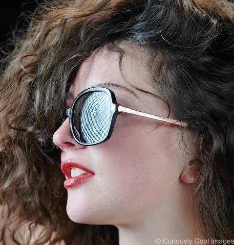Vista 5 de FEISEDY Gafas de sol polarizadas elegantes clásicas para mujer, gafas de sol cuadradas anchas B2683