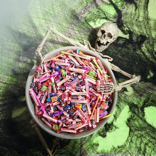 Vista 8 de Fun Express Paquete variado de dulces a granel, 9 libras, 1000 unidades Individually Wrapped, Assorted Candy Mix, For 4th of July, Halloween