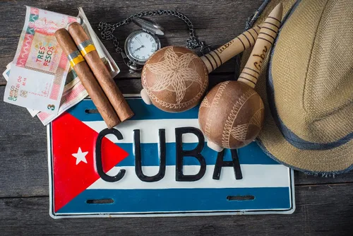 Vista 5 de Paquete de 12 Las bebidas variadas favoritas de Cuba Un surtido de refrescos de 4 Jupina, 4 Ironbeer y 4 Materva Un paquete de Mix Pop