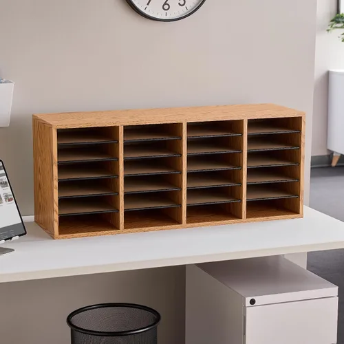 Vista 2 de Scranton & Co Organizador de archivos ajustable de madera de roble medio con 24 compartimentos