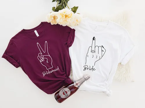 Vista 3 de Bride Shirt, Bridesmaid Shirt, Bachelorette Party T-Shirt, Bridesmaid Proposal Gifts, Bridal Party Matching Shirt, Wedding Party Gift